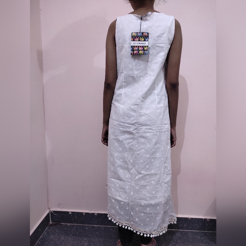 White kurti - Picture 4 of 7